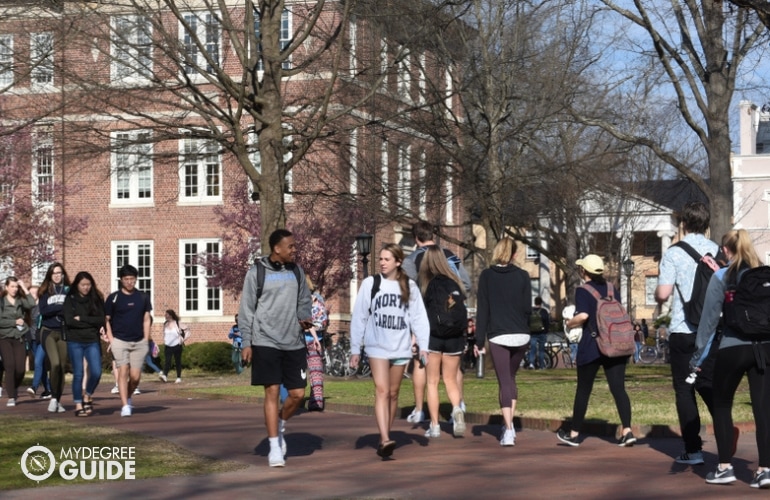 Students taking Fitness Bachelor's Degree, walking in campus