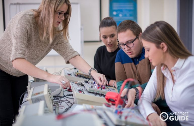 students taking Electrical Technology Bachelor's