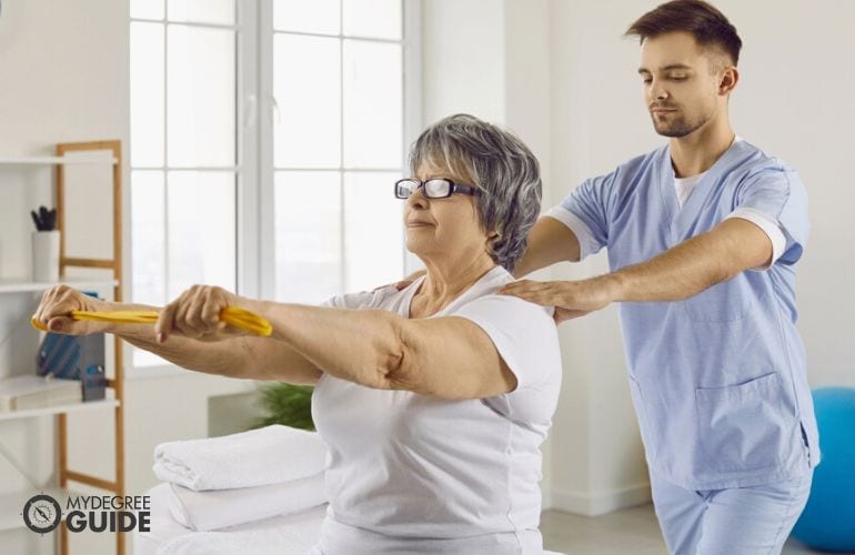 Exercise Physiologist conducting cardiovascular exercises with a patient