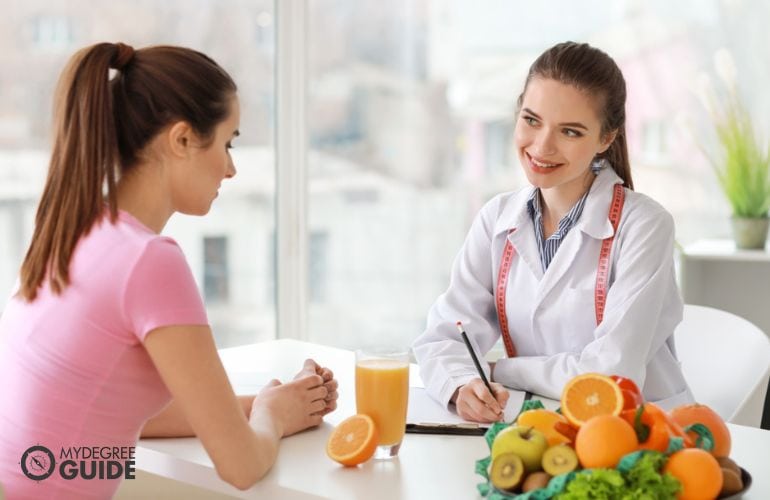 Nutritionist discussing meal plan with client