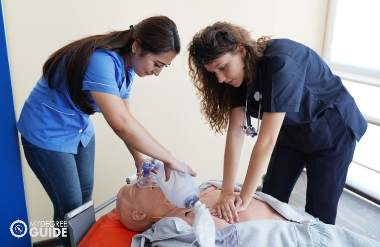 nursing students practicing CPR